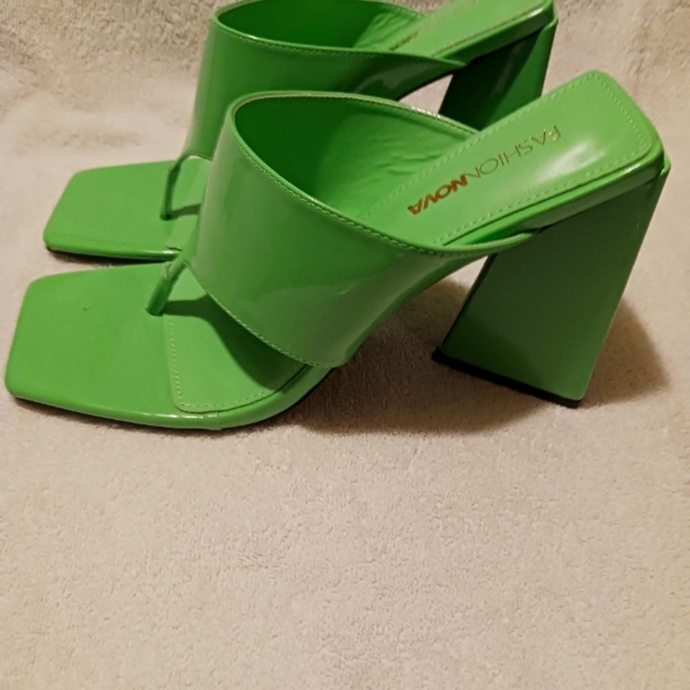 Women's shoes